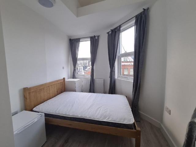 Room for rent in Kilburn, Greater London