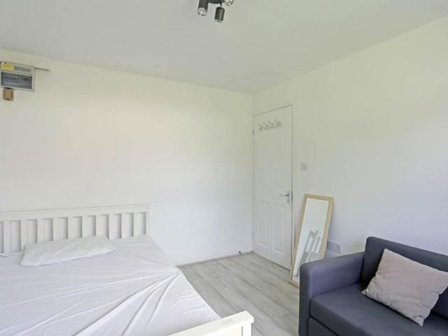 Room for rent in Chadwell Heath, Greater London