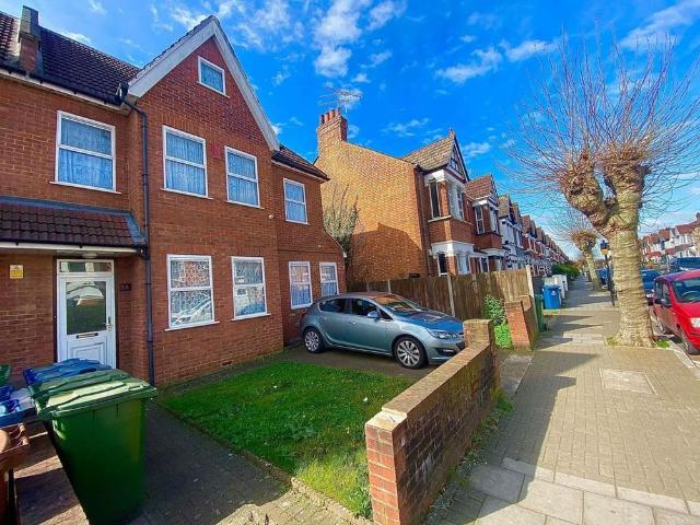 Room for rent in Lane, Greater London