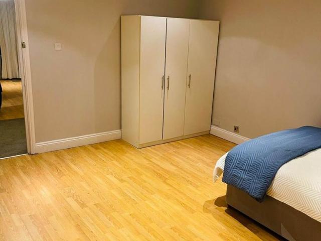 Room for rent in Gould's Green, Greater London