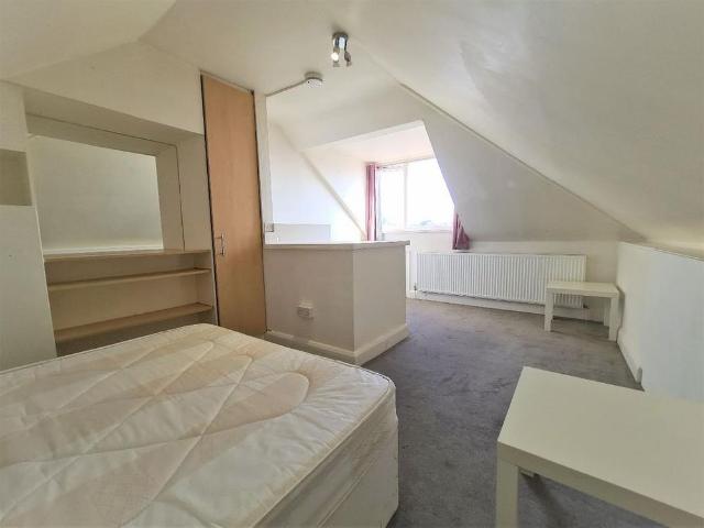 Room for rent in South Stanmore, Greater London