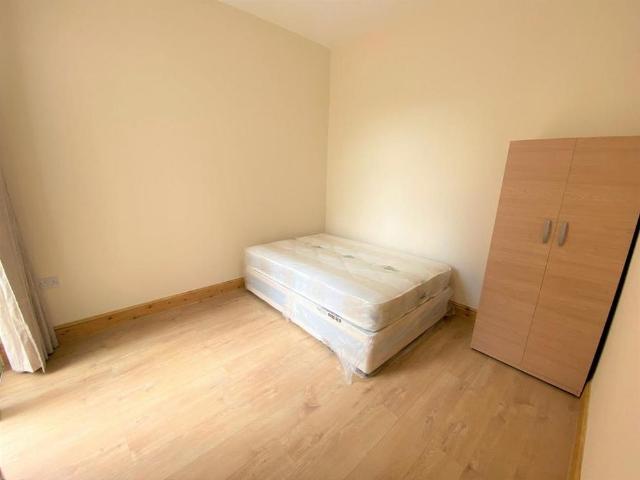 Room for rent in Plashet, Greater London