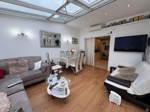 Room for rent in Edmonton, Greater London