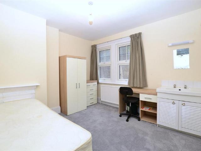 Room for rent in Newtown, Reading