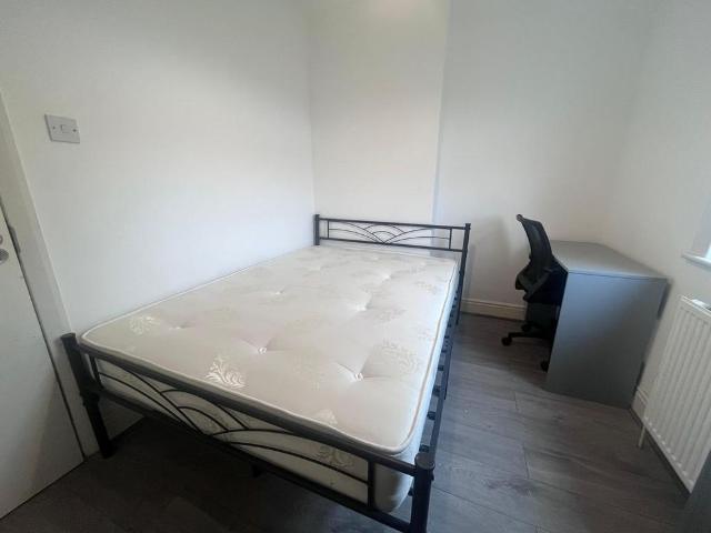 Room for rent in London Borough of Ealing, Greenford