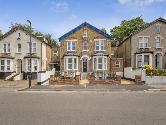 Room for rent in London Borough of Croydon, Greater London