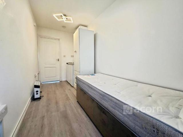 Room for rent in Brooklands, Monks Orchard