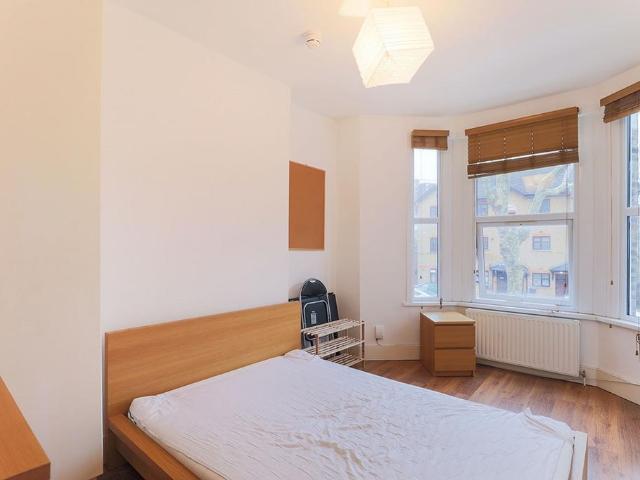 Room for rent in Walworth, Greater London