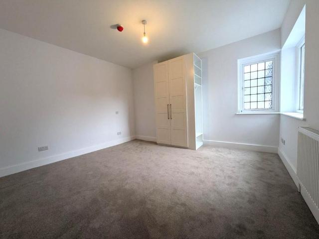 Room for rent in Reigate, Reigate and Banstead