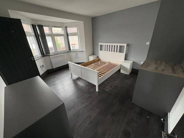 Room for rent in Hayes, Greater London