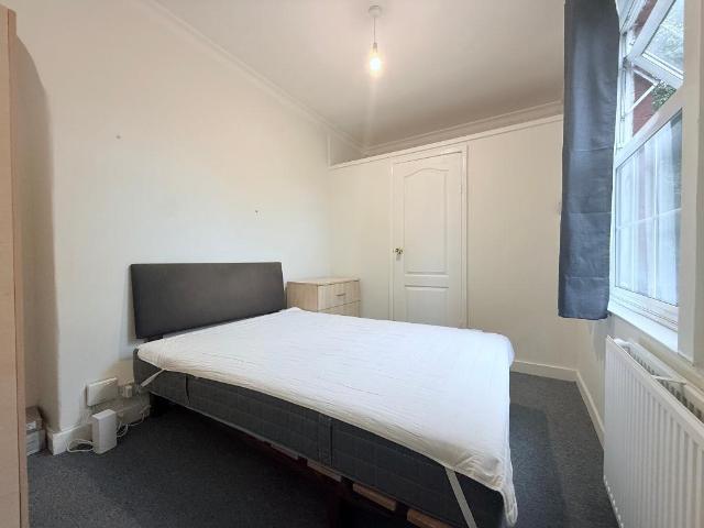 Room for rent in London Borough of Ealing, Isle Of Man