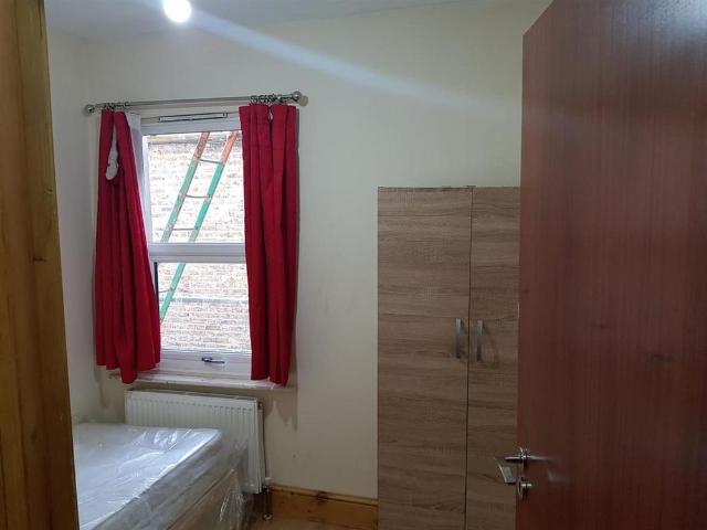 Room for rent in Plashet, Greater London