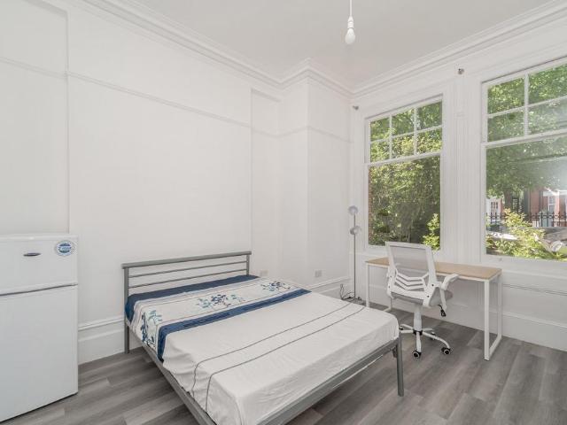 Room for rent in London Borough of Ealing, Isle Of Man