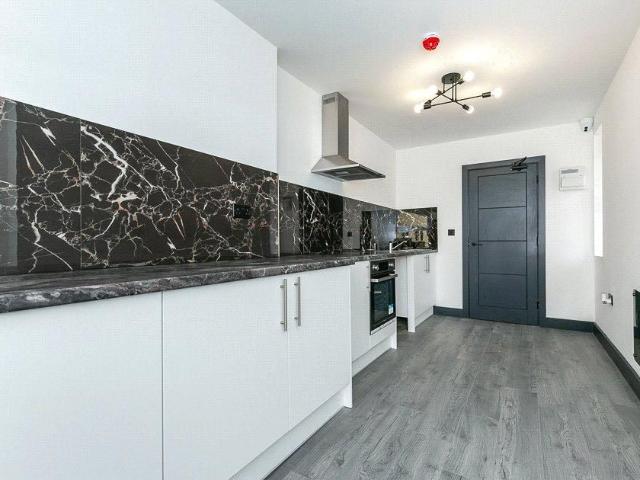 Room for rent in Redhill, Reigate and Banstead
