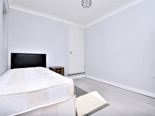Room for rent in Strood