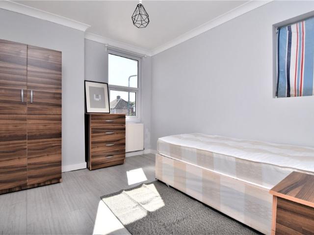 Room for rent in Strood