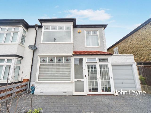 Room for rent in London Borough of Lewisham, Cat Hill