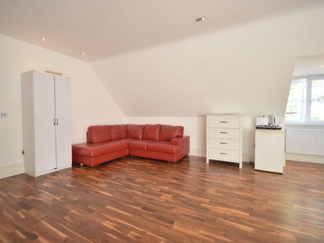 Room for rent in Widmore Green, Greater London