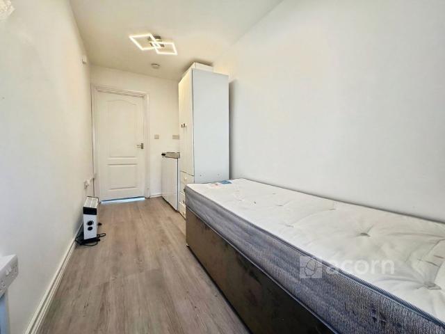 Room for rent in Brooklands, Monks Orchard