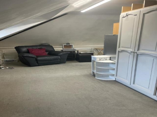 Room for rent in Roundshaw, Greater London