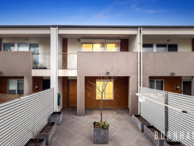 Townhouse for sale in Maidstone, Melbourne