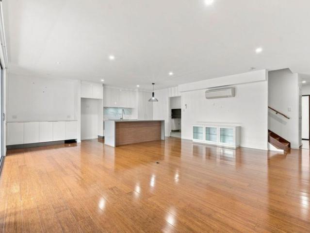 Townhouse for rent in Toombul, Queensland