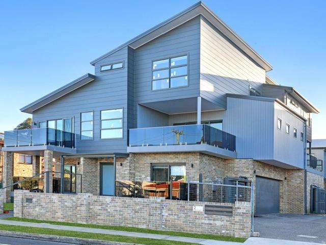 Townhouse for rent in Fairy Meadow, Wollongong City Council