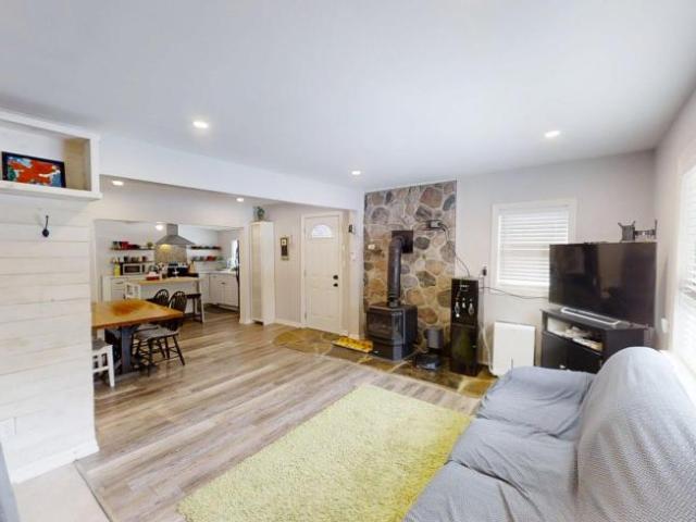 House for sale in Ontario