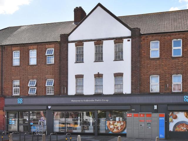 House for rent in Charlton, Greater London