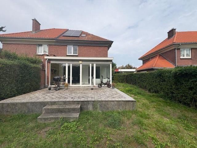 Maison location à Woluwe-Saint-Pierre - Sint-Pieters-Woluwe, Brussel-Hoofdstad - Bruxelles-Capitale