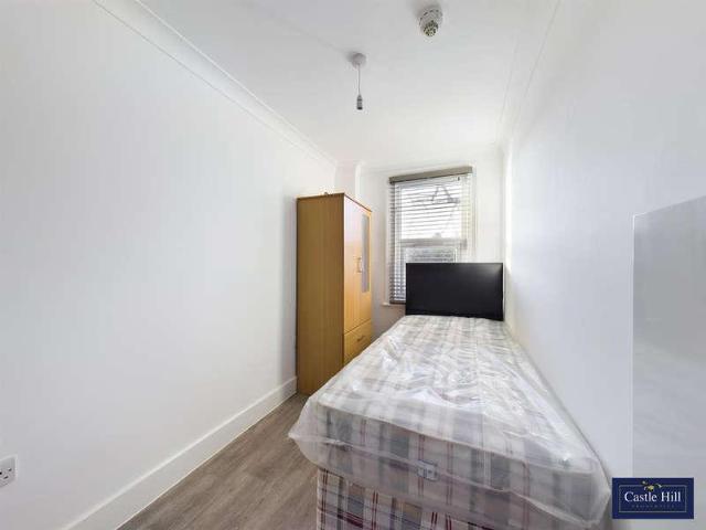 House for rent in London Borough of Ealing, Hanwell