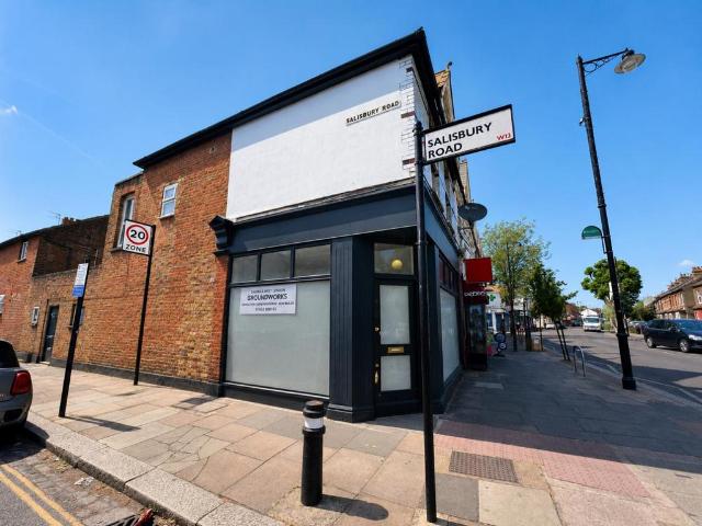 House for rent in London Borough of Ealing, Hanwell