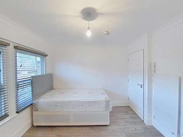 House for rent in London Borough of Ealing, Hanwell