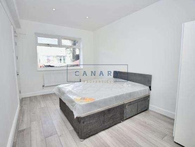 House for rent in Summerstown, Greater London