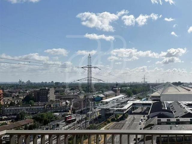 Flat for rent in Canning Town, Greater London