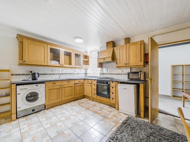 House for rent in Summerstown, Greater London