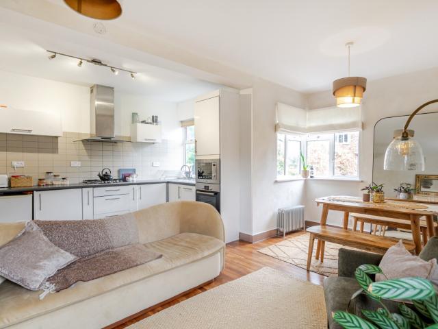 House for rent in Brondesbury, Greater London