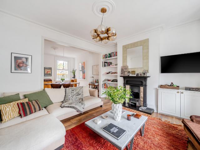 House for rent in Summerstown, Greater London