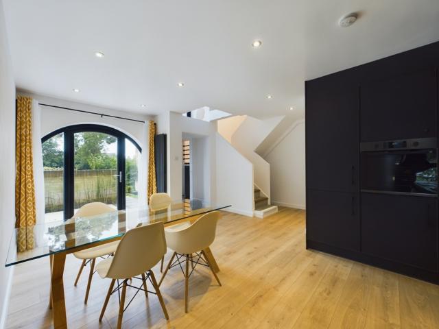 House for rent in Heol-las, Surrey