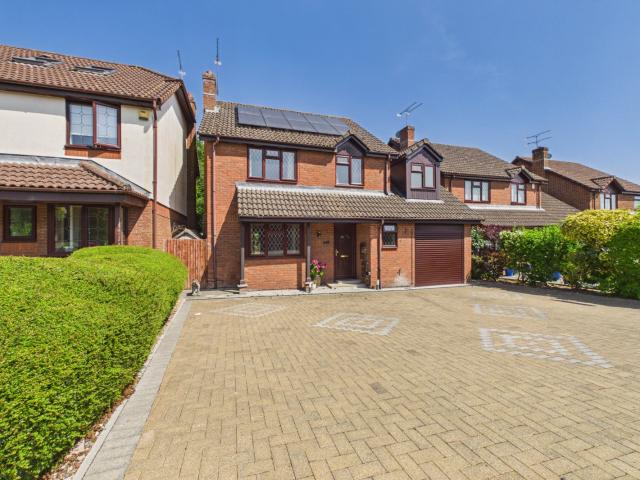 House for rent in Heol-las, Surrey