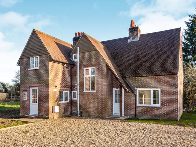 House for rent in Nutfield, Hillview