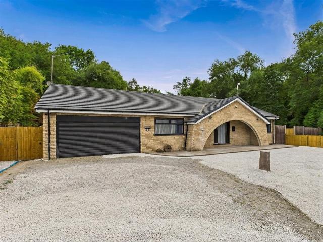House for rent in Coal Aston, North East Derbyshire