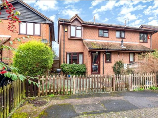 House for rent in Pachesham Park, Surrey