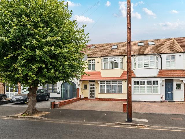 House for rent in London Borough of Merton, Raynes Park