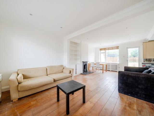 House for rent in Summerstown, Greater London