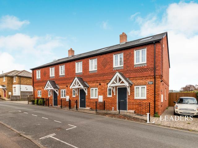 House for rent in Pachesham Park, Surrey