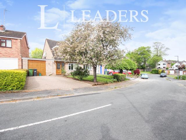 House for rent in Mill End, Green Close