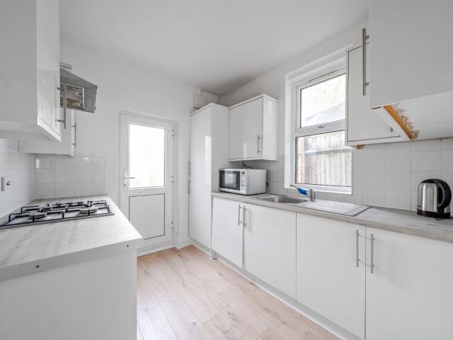 House for rent in Summerstown, Greater London