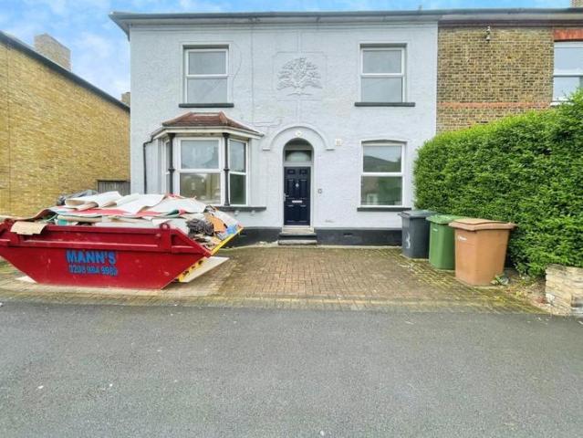 House for rent in Prince Royd, Gidea Park