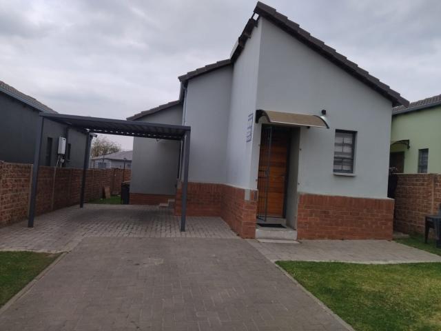 House for rent in Vosloorus, Gauteng